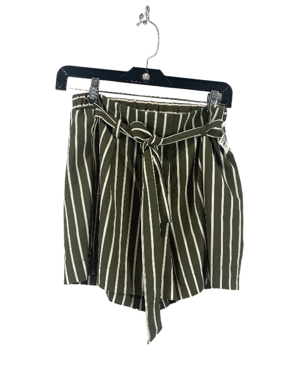 Green Shorts Clothes Mentor, Size M