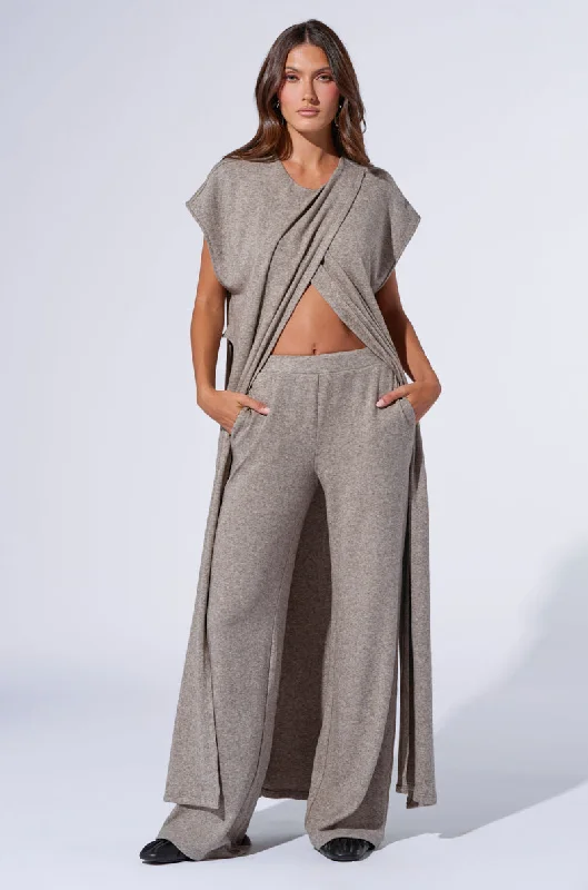 VIBE OUT FLARE LEG KNIT PANT IN GREY