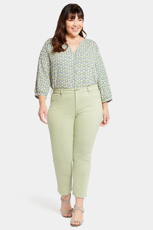 Marilyn Straight Ankle Jeans In Plus Size - Beginning